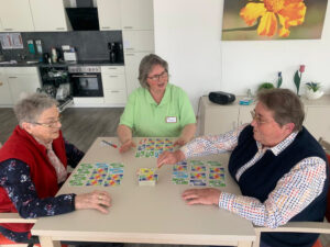 Spiele spielen mit Senioren